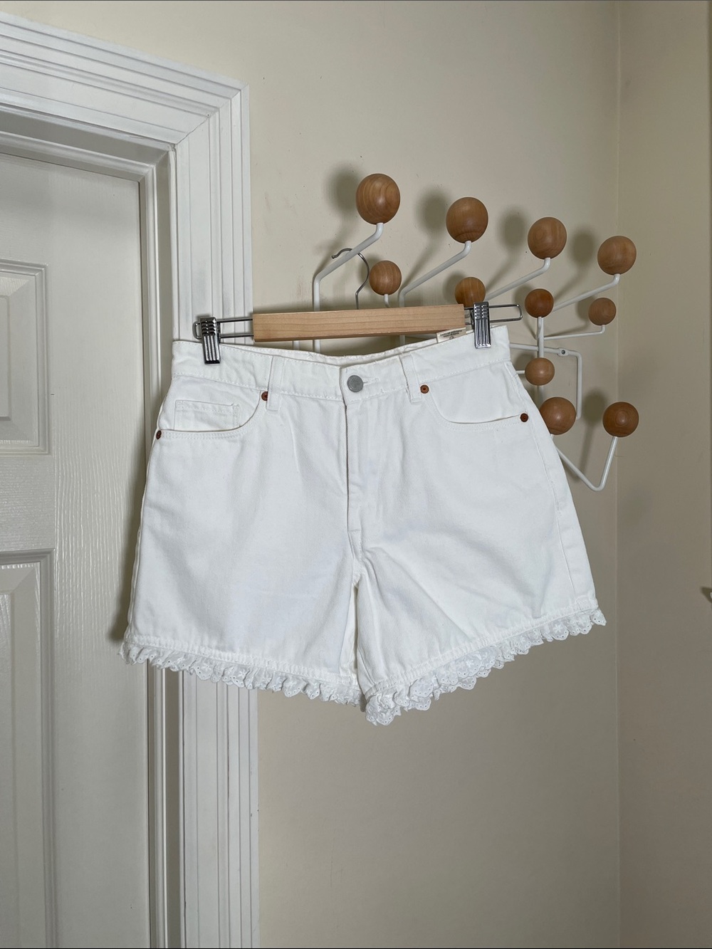 BLANKNYC Eyelet Trim Shorts - White - 27